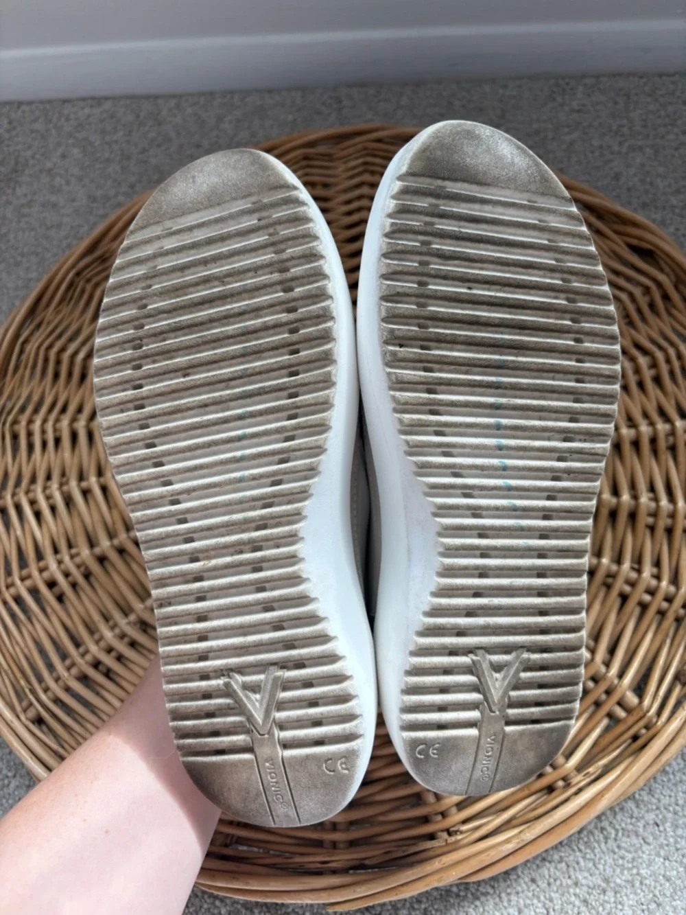 Vionic White Silver Metallic Kearny Leather Platform Slip On Sneakers Size 7 - Picture 11 of 11